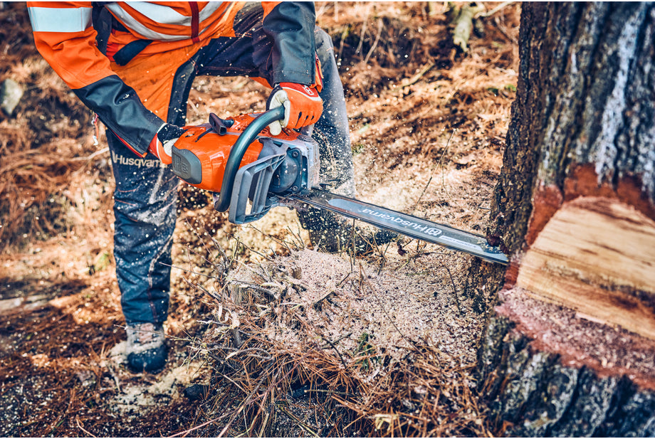 Husqvarna 562 XP® Mark II 18″ Professional chainsaw