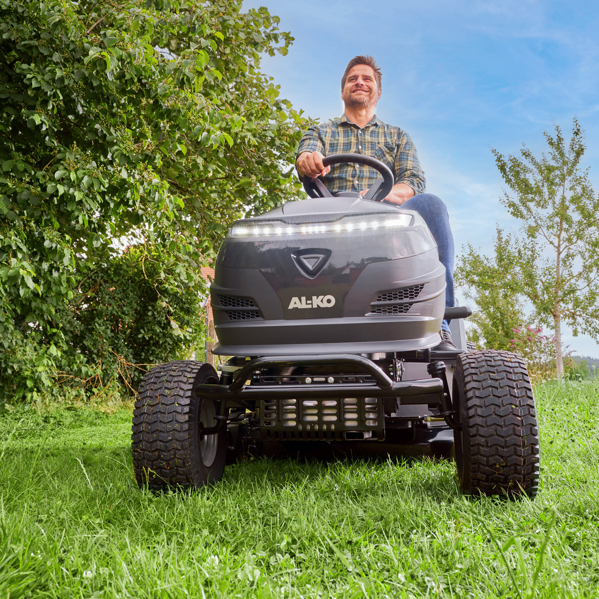 AL-KO Easy 13-92.6 CS-A Petrol Side Discharge/Mulching Lawn Tractor 92cm