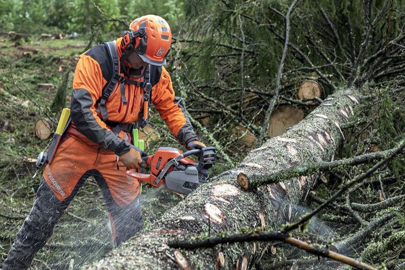 Husqvarna 550 XP Mark II Petrol Chainsaw 18″