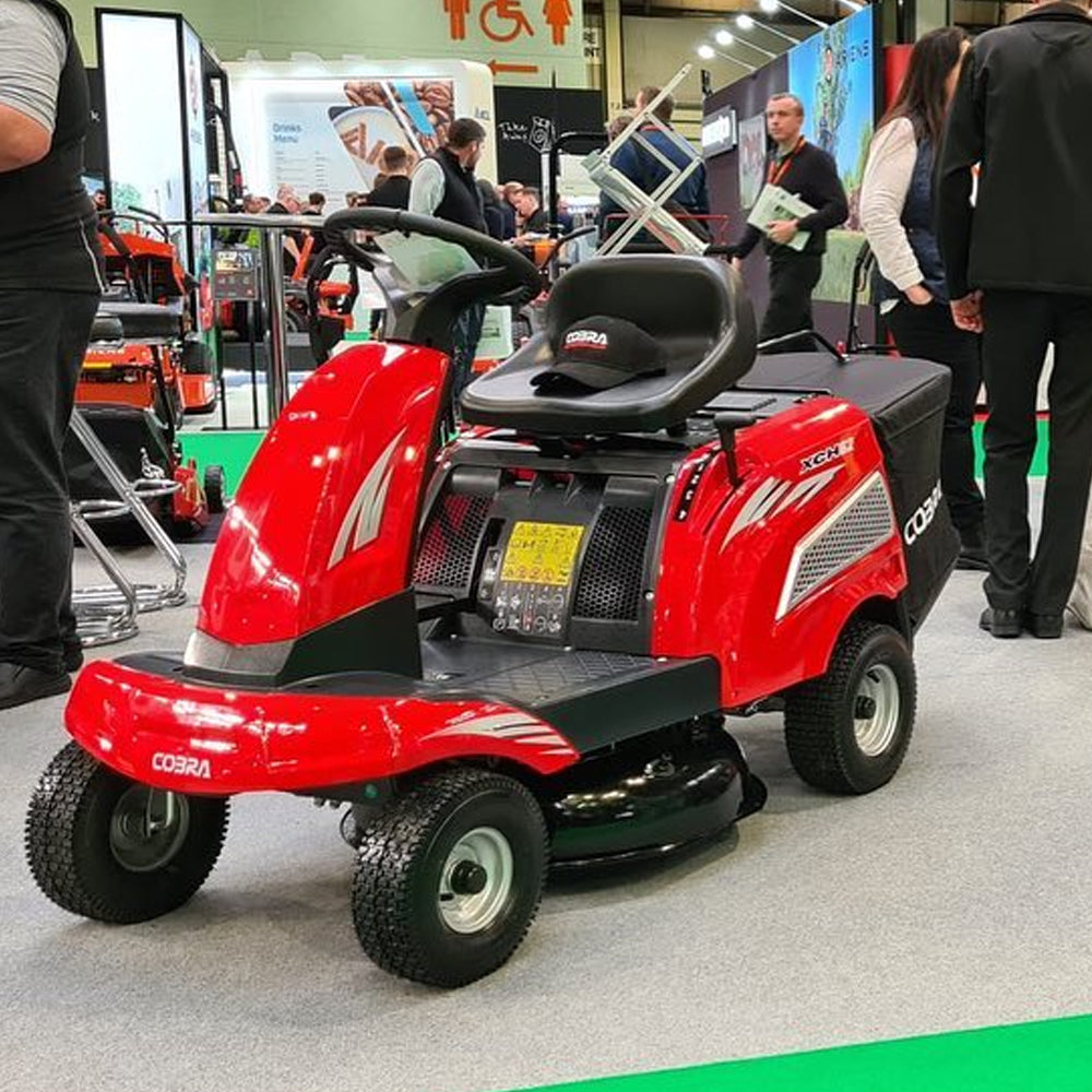 Cobra LT62MRL 24" Manual Rear Collect Ride-On Lawn Mower