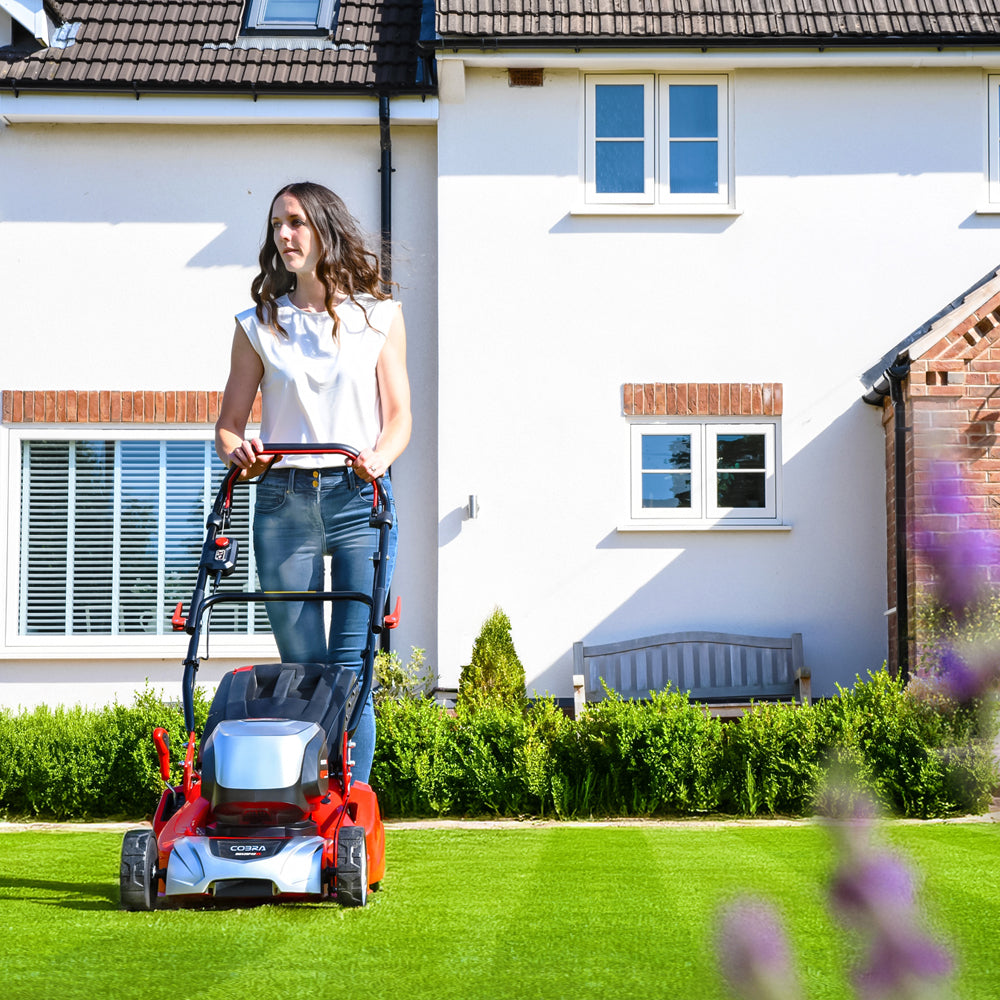 Cobra RM4340VX 40V MAX+ Push Rear Roller Cordless Lawn Mower (with 1 x 40V 4Ah Battery & Fast Charger)