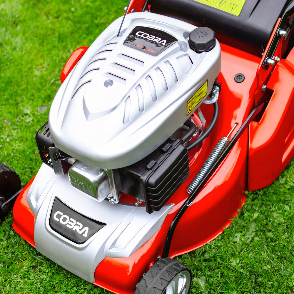 Cobra RM46SPC Self-Propelled Rear Roller Petrol Lawn Mower